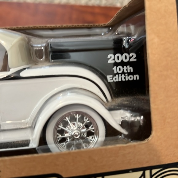 *NWT* ERTL Collectibles 1930 Ford Model A Die Cast Model Car - Picture 8 of 9